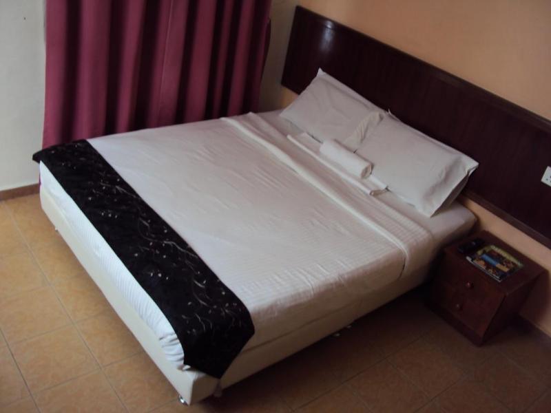 קואנטאן Oyo 984 Kings Hotel מראה חיצוני תמונה
