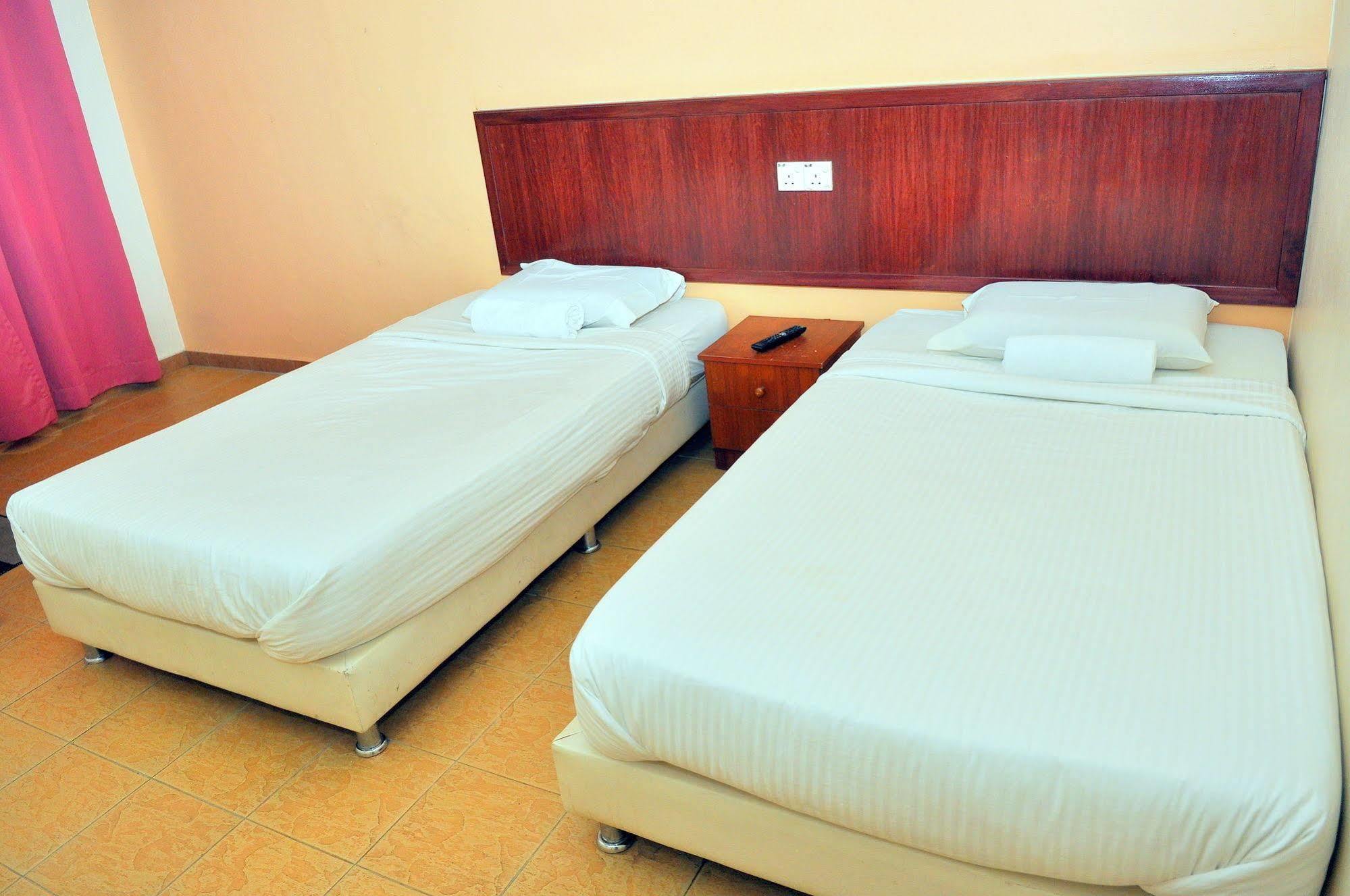 קואנטאן Oyo 984 Kings Hotel מראה חיצוני תמונה