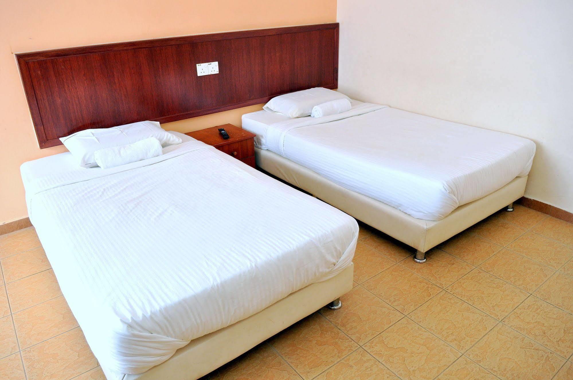 קואנטאן Oyo 984 Kings Hotel מראה חיצוני תמונה