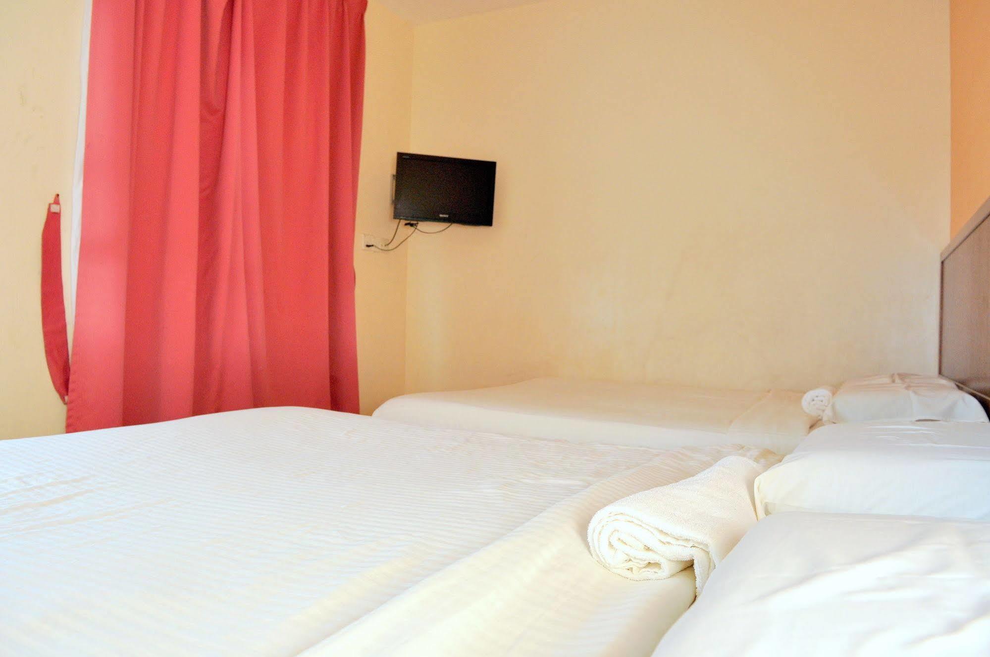 קואנטאן Oyo 984 Kings Hotel מראה חיצוני תמונה