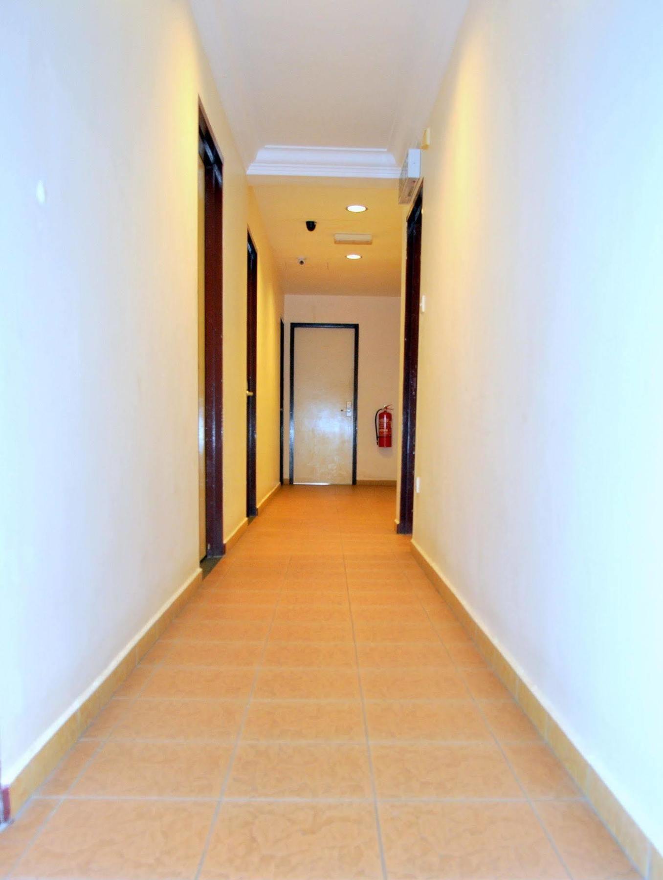 קואנטאן Oyo 984 Kings Hotel מראה חיצוני תמונה