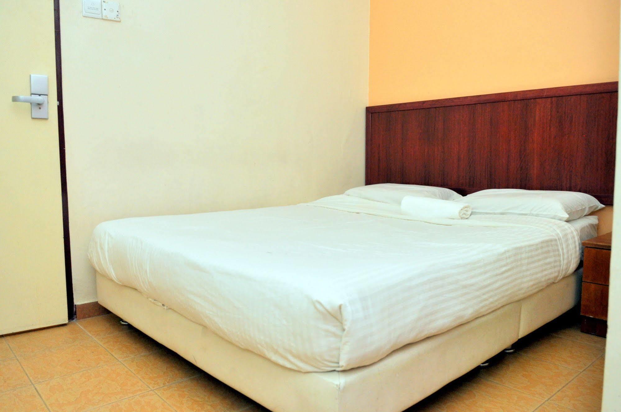 קואנטאן Oyo 984 Kings Hotel מראה חיצוני תמונה