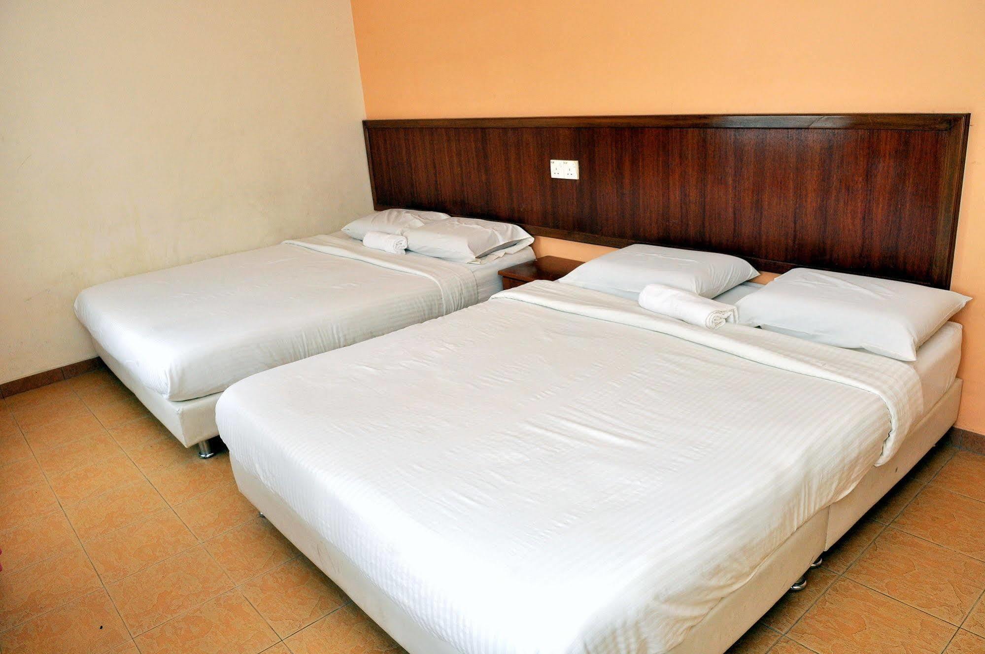 קואנטאן Oyo 984 Kings Hotel מראה חיצוני תמונה